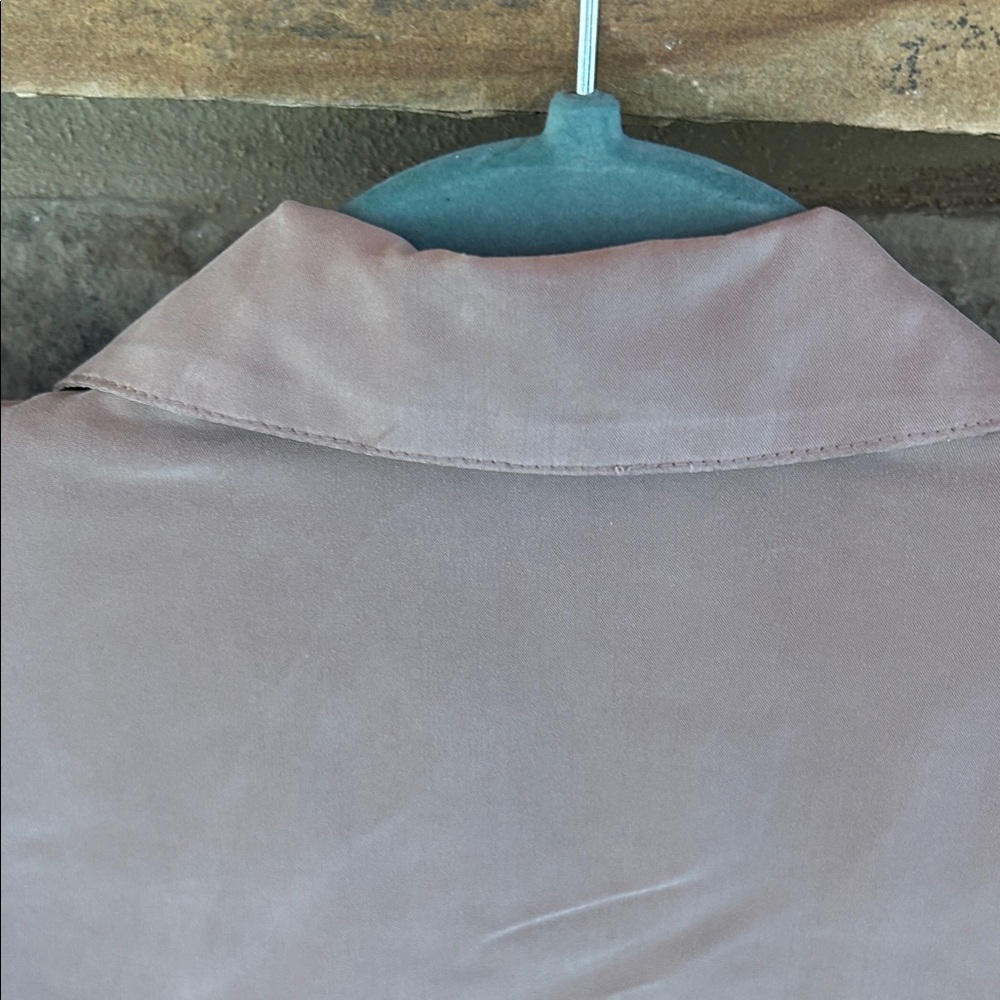 Notations Dressy Beige Button Front V neckline Long Sleeve Blouse Size Large - Picture 8 of 10